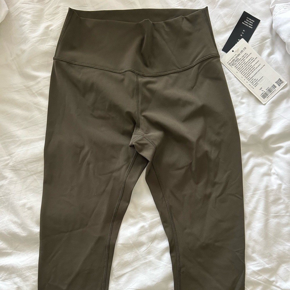 Lululemon Wunder Under SmoothCover High-Rise Tight 24"
Asia Fit Size L